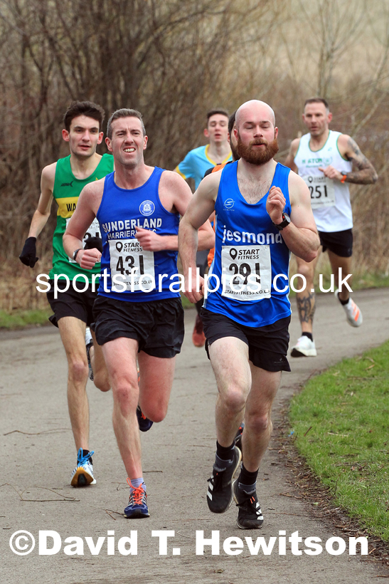 Senior men and veteran men over-40s NECAA Road Relay Champs., Hetton Lyons Park, Hetton le Hole, County Durham. Photo: David T. Hewitson/Sports for All Pics
